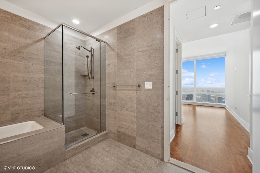 401 N Wabash Avenue Unit: 42E