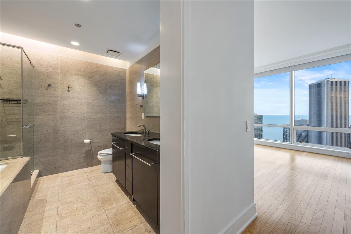 401 N Wabash Avenue Unit: 67F