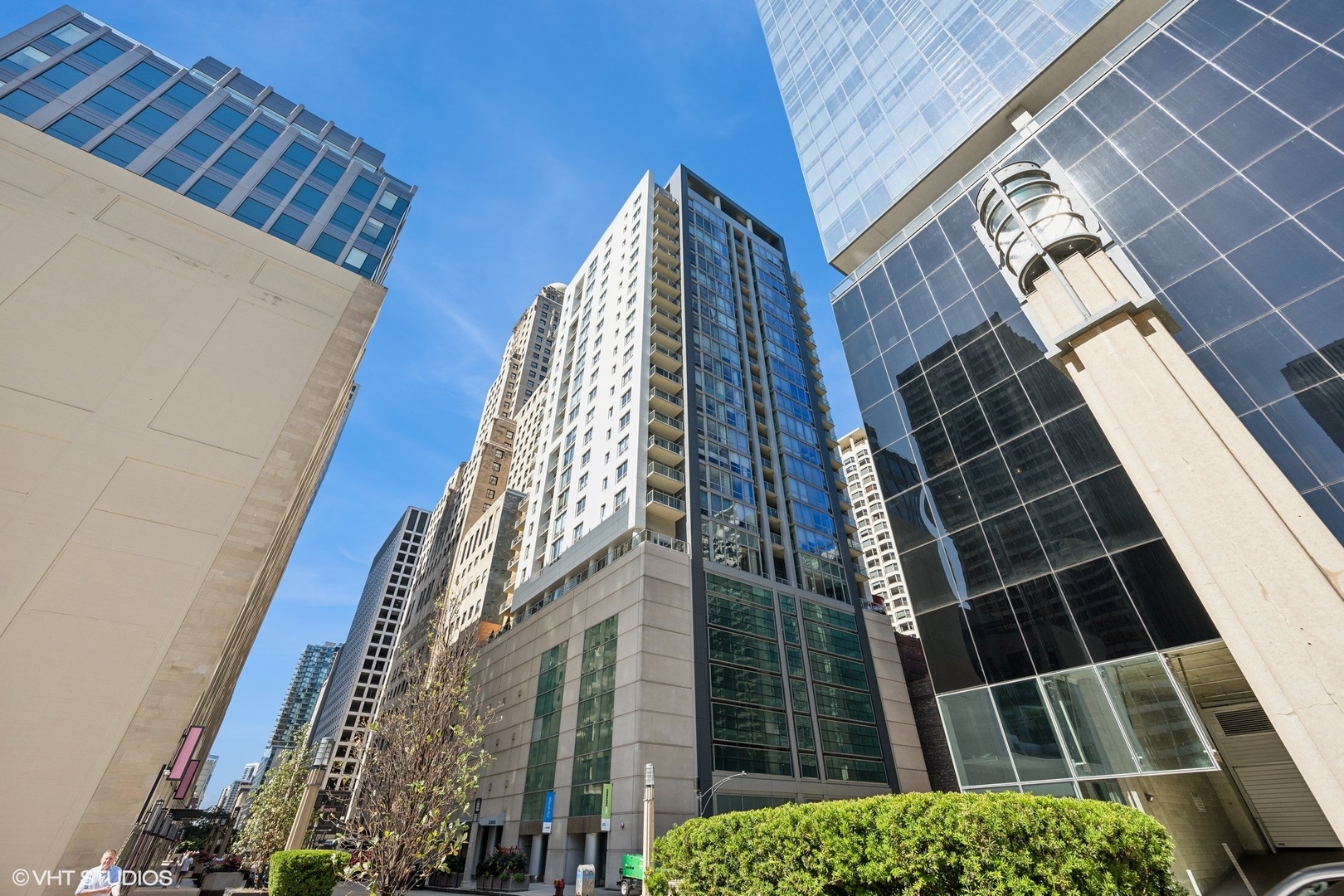 160 E Illinois Street Unit: 1102