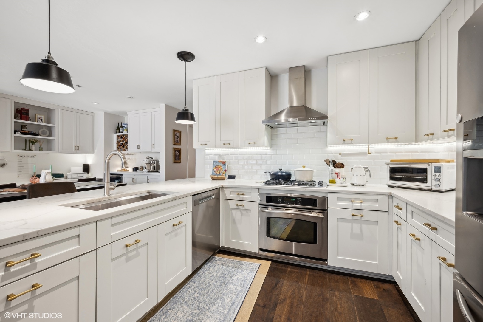 160 E Illinois Street Unit: 1102