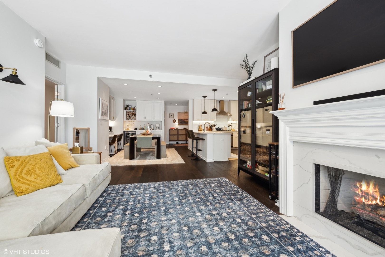 160 E Illinois Street Unit: 1102