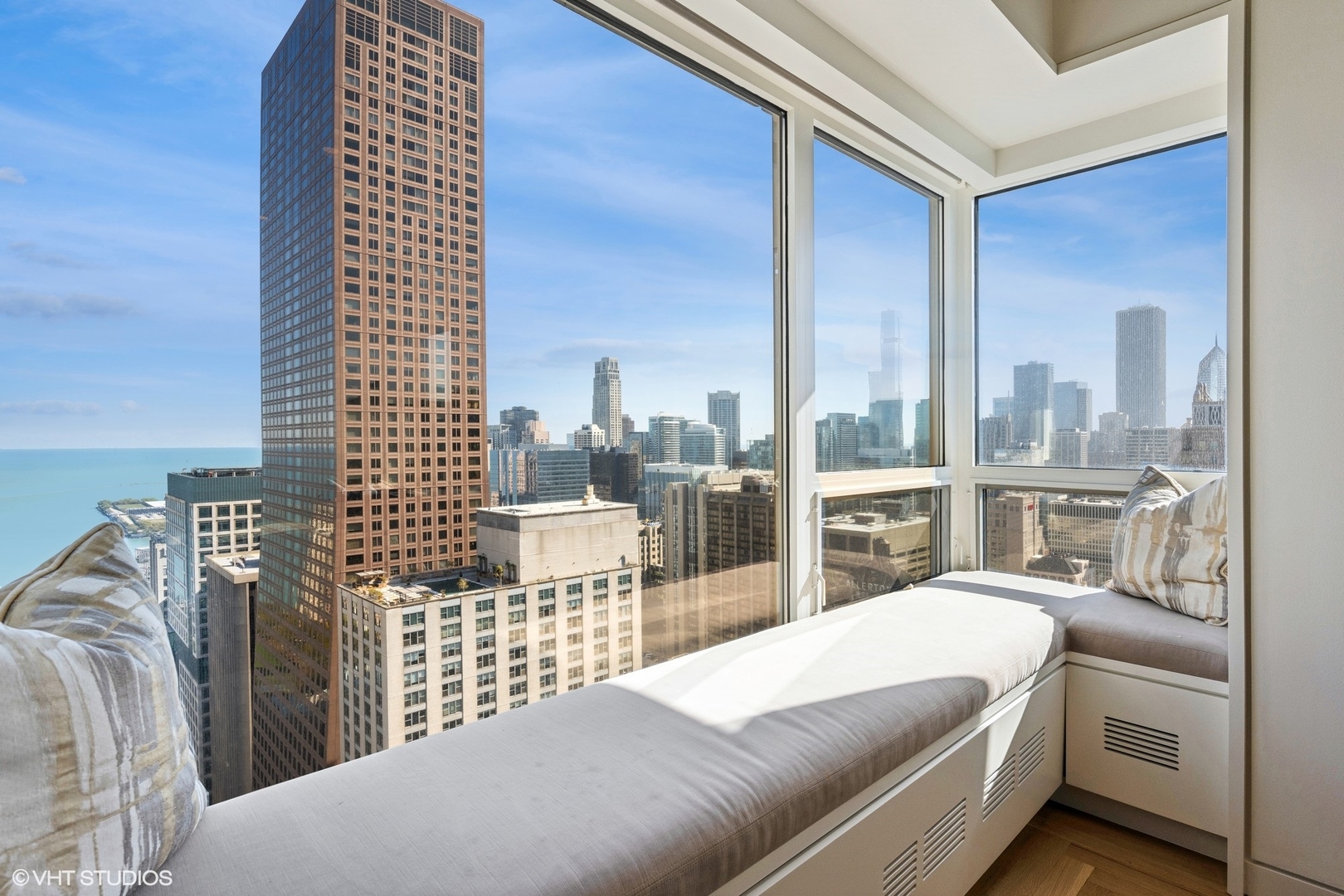 800 N Michigan Avenue Unit: 4001