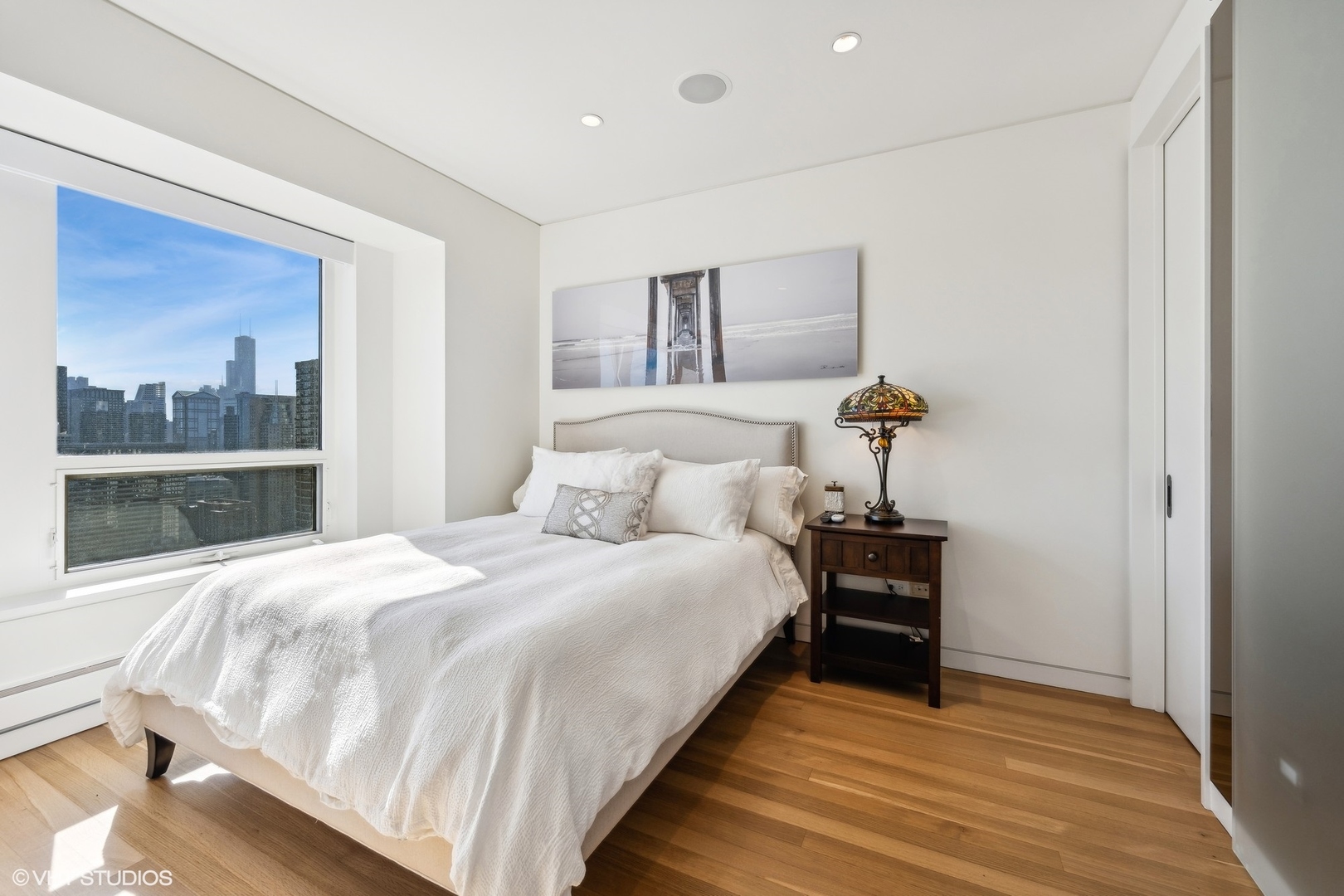 800 N Michigan Avenue Unit: 4001