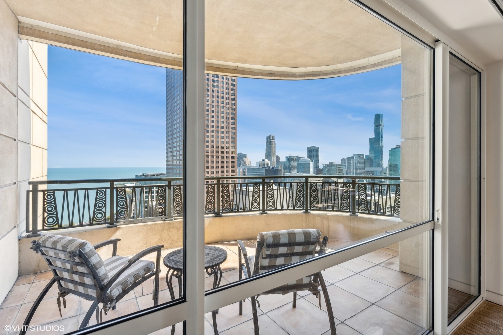 800 N Michigan Avenue Unit: 4001