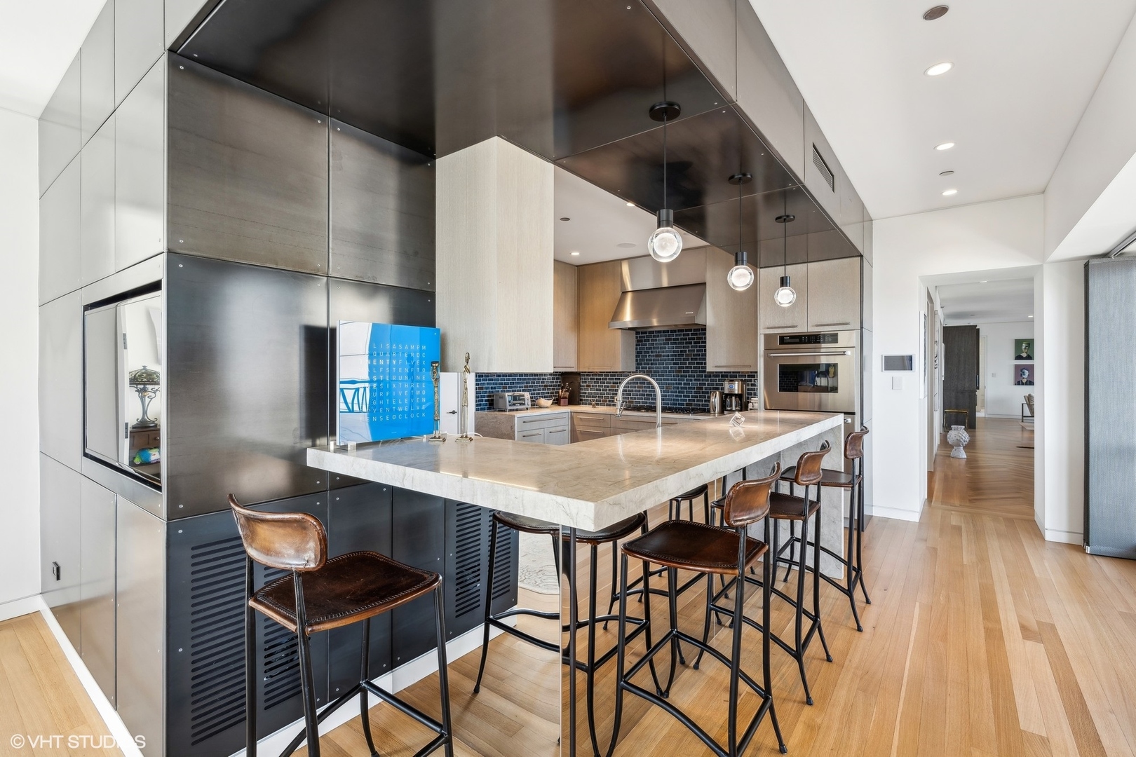 800 N Michigan Avenue Unit: 4001