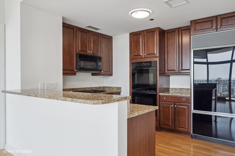 21 E Huron Street Unit: 3801