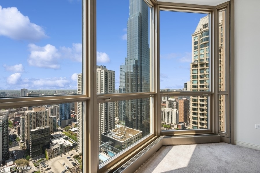 21 E Huron Street Unit: 3801