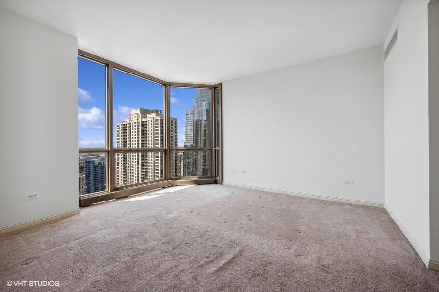 21 E Huron Street Unit: 3801