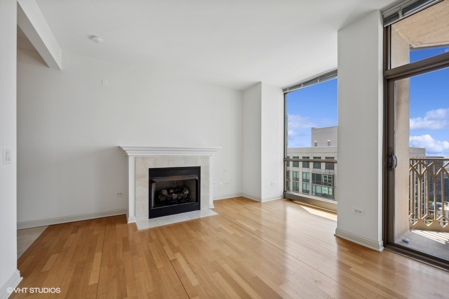 21 E Huron Street Unit: 3801