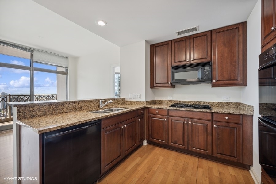 21 E Huron Street Unit: 3801