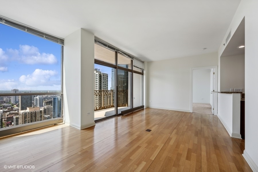 21 E Huron Street Unit: 3801