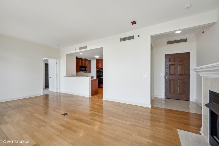 21 E Huron Street Unit: 3801