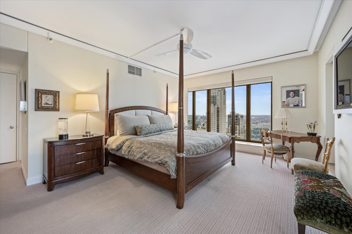 950 N Michigan Avenue Unit: 4303