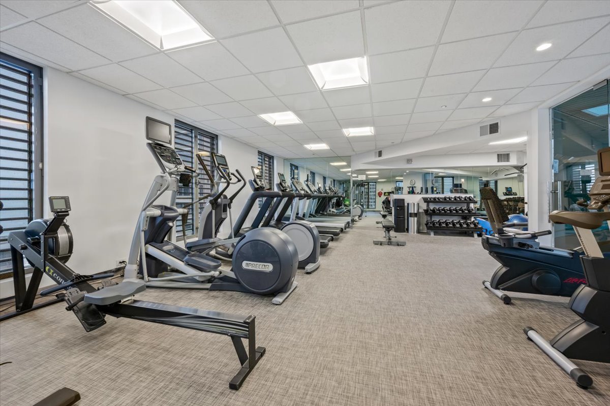 950 N Michigan Avenue Unit: 4303