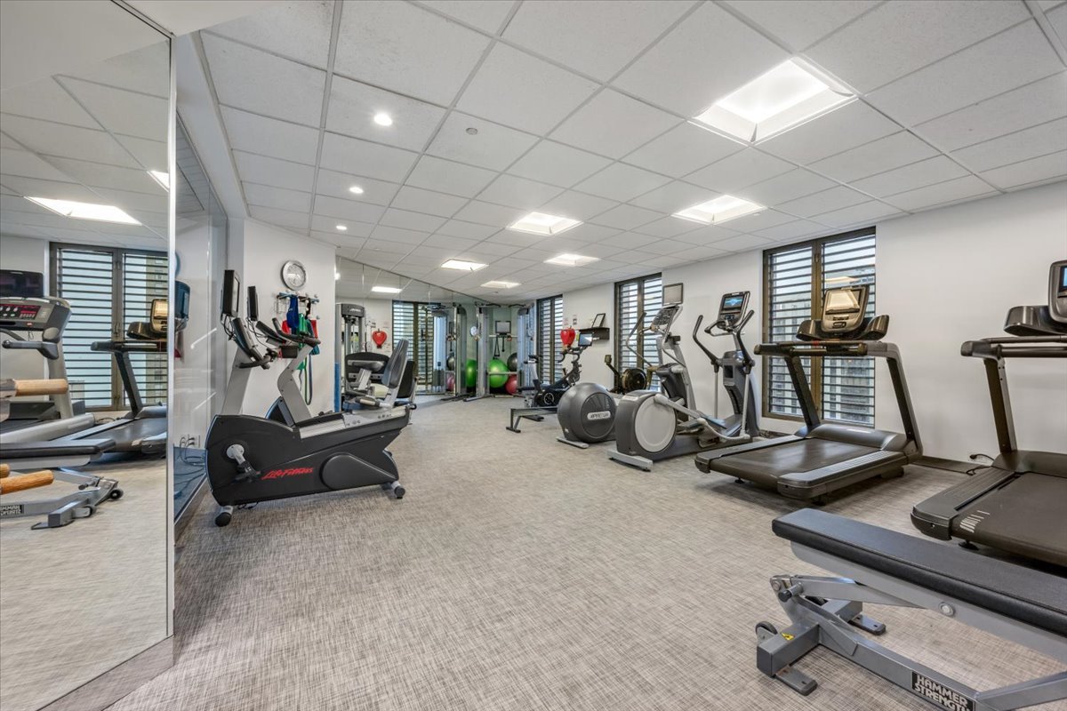 950 N Michigan Avenue Unit: 4303