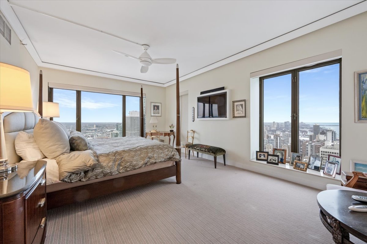 950 N Michigan Avenue Unit: 4303