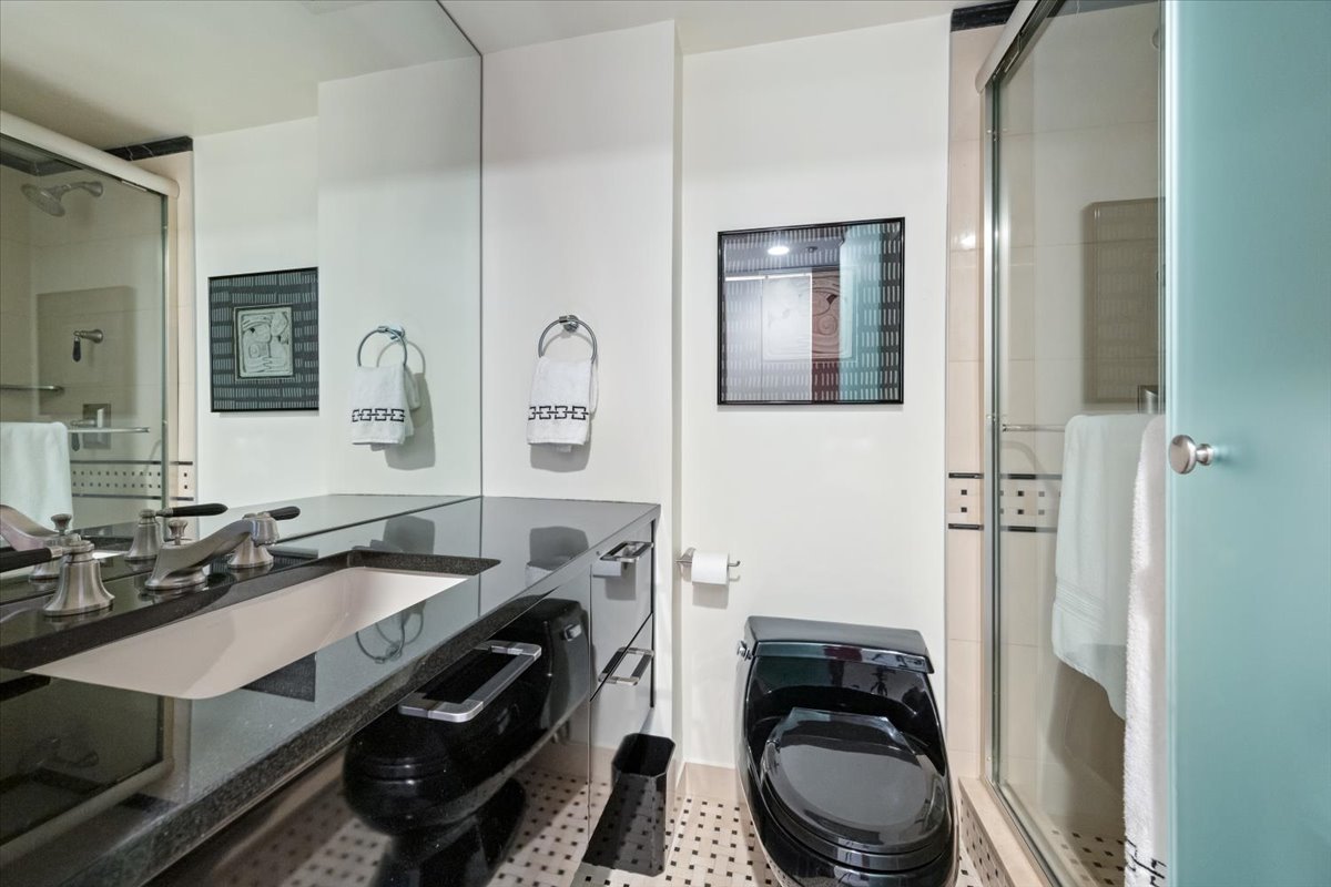 950 N Michigan Avenue Unit: 4303
