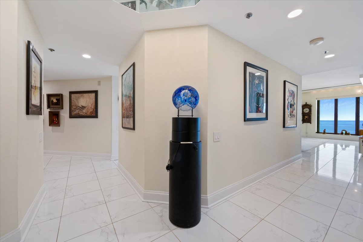 950 N Michigan Avenue Unit: 4303