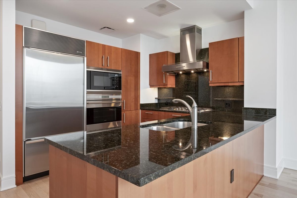 401 N Wabash Avenue Unit: 34I