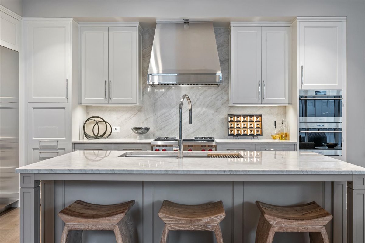 435 N Michigan Avenue Unit: 814