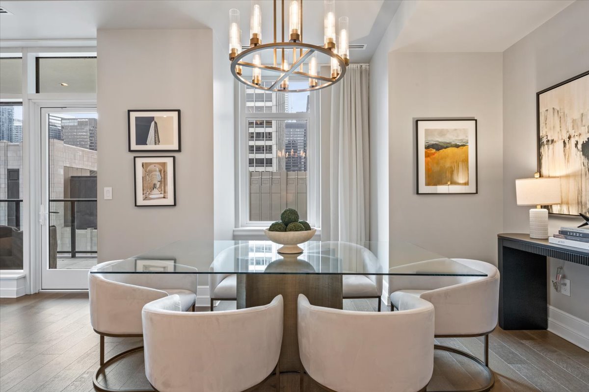 435 N Michigan Avenue Unit: 814