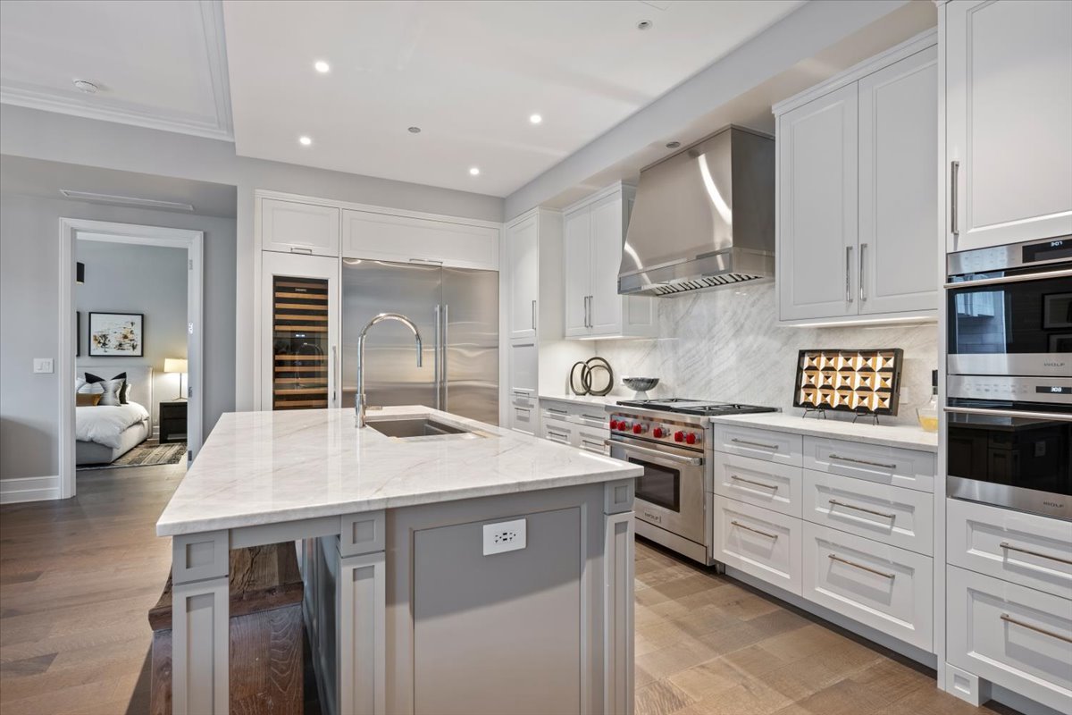 435 N Michigan Avenue Unit: 814