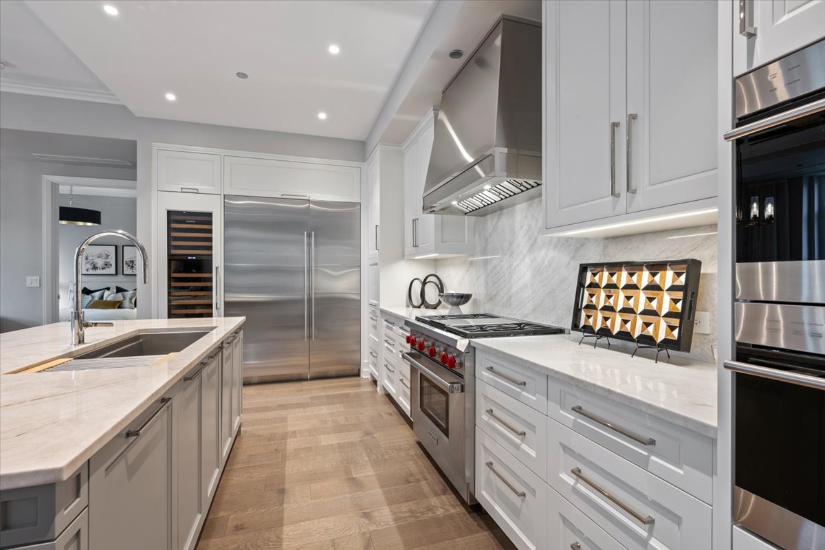 435 N Michigan Avenue Unit: 814