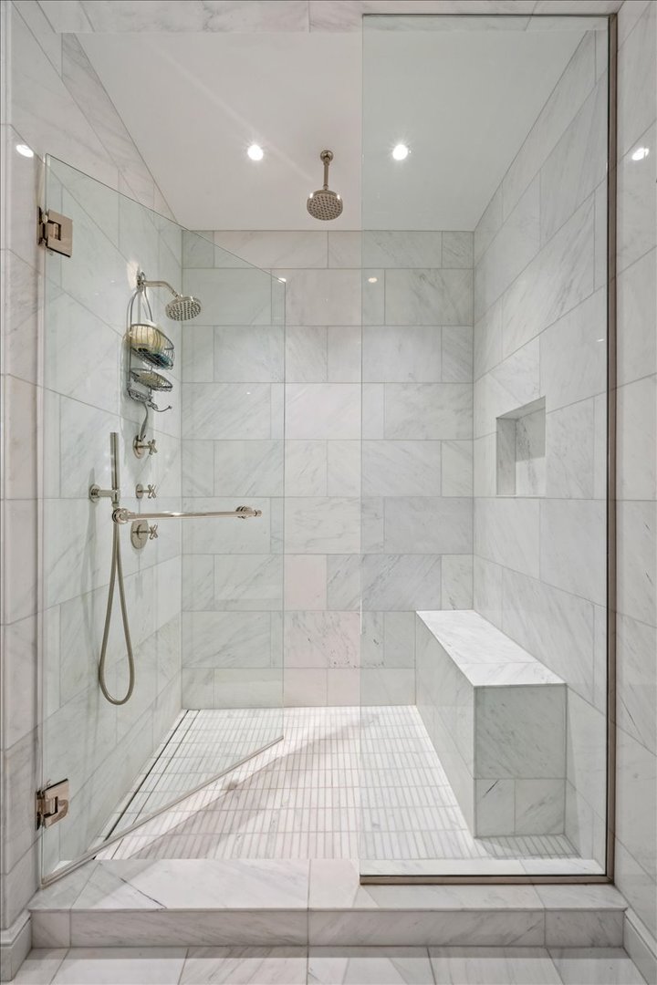 435 N Michigan Avenue Unit: 814