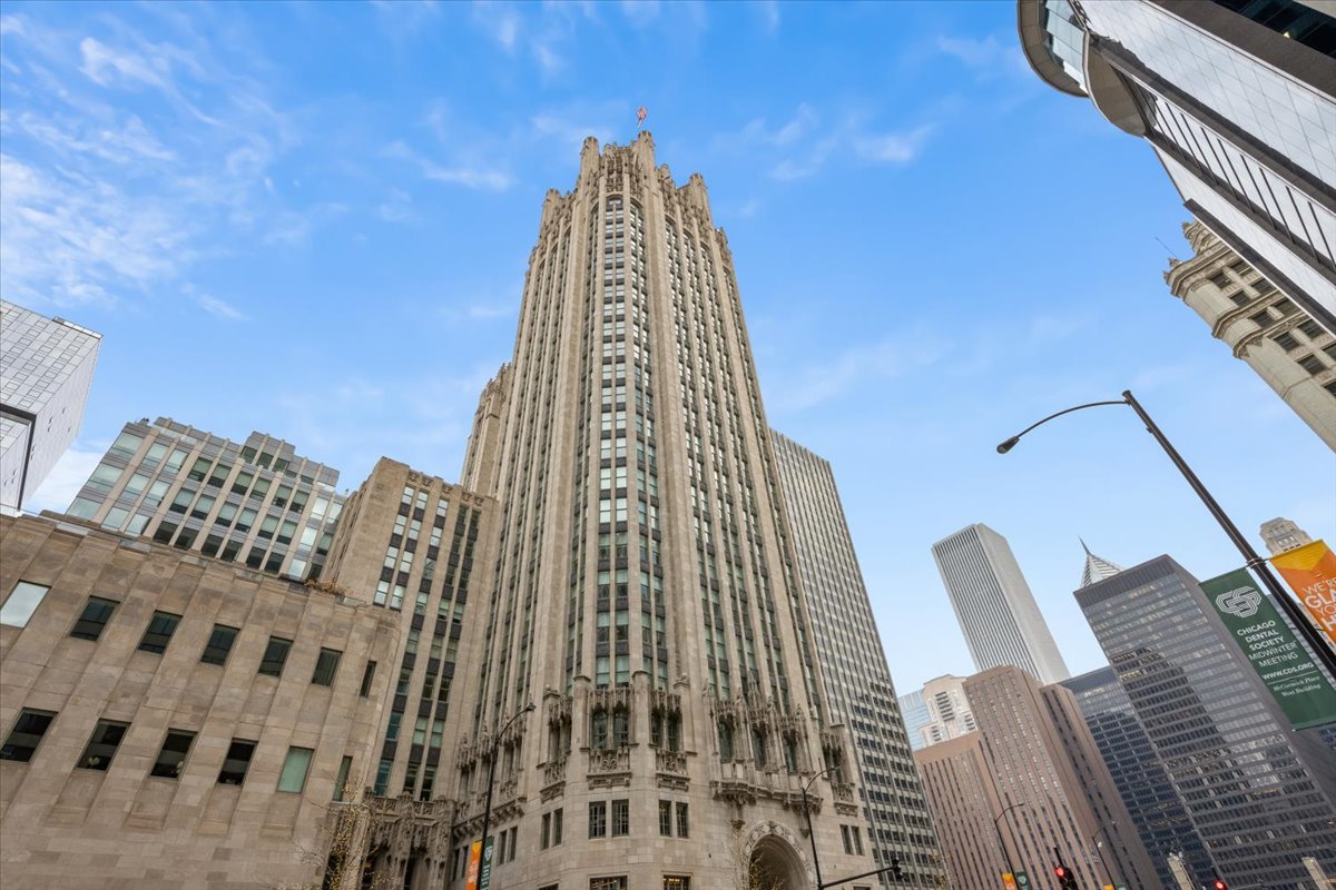 435 N Michigan Avenue Unit: 814
