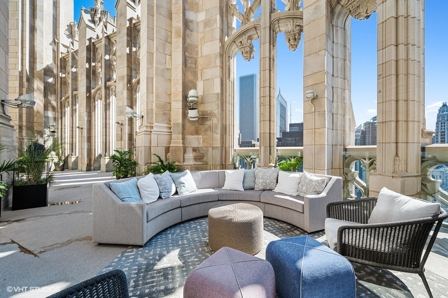 435 N Michigan Avenue Unit: 412