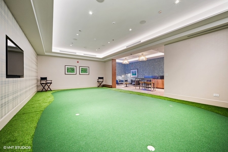 435 N Michigan Avenue Unit: 412