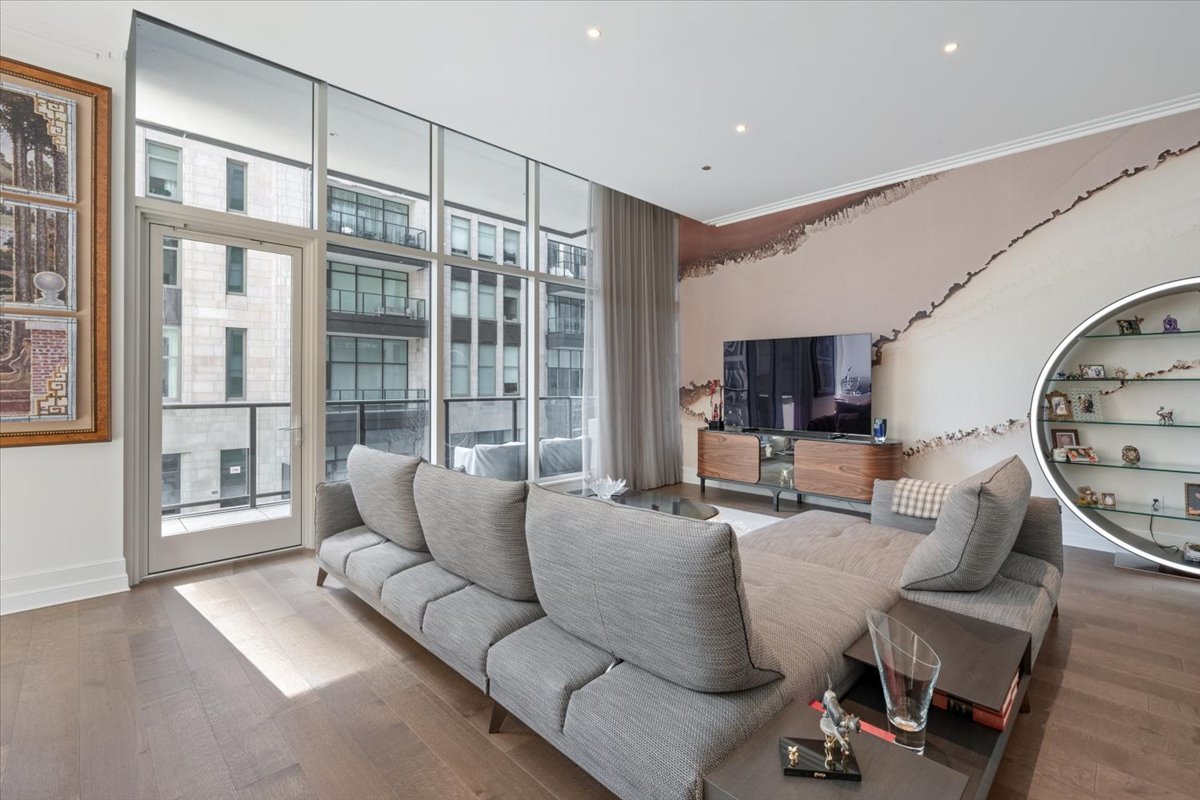 435 N Michigan Avenue Unit: 412
