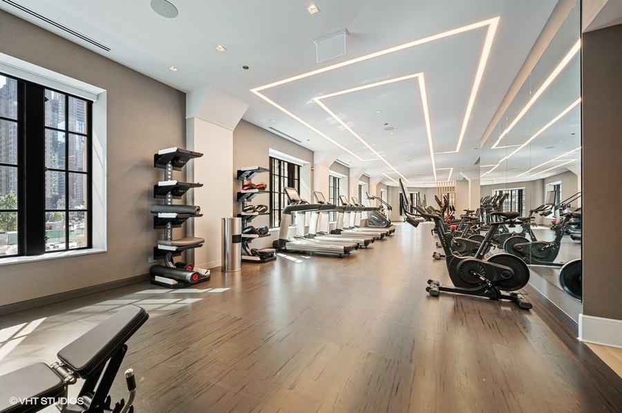 435 N Michigan Avenue Unit: 412