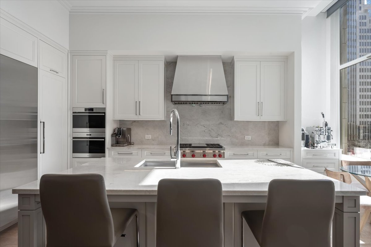 435 N Michigan Avenue Unit: 412