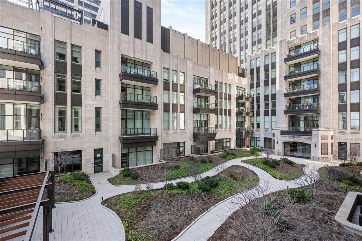 435 N Michigan Avenue Unit: 412