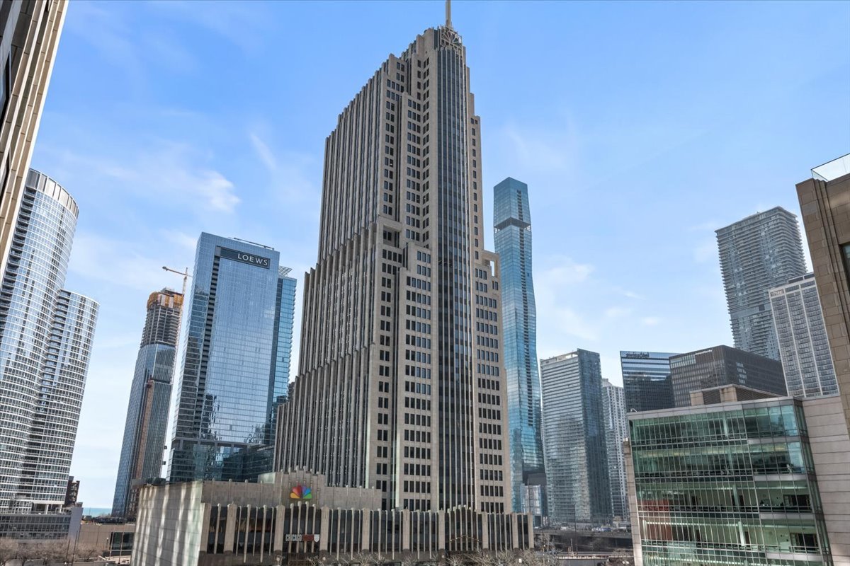 435 N Michigan Avenue Unit: 412