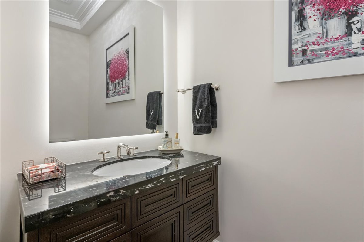 435 N Michigan Avenue Unit: 412