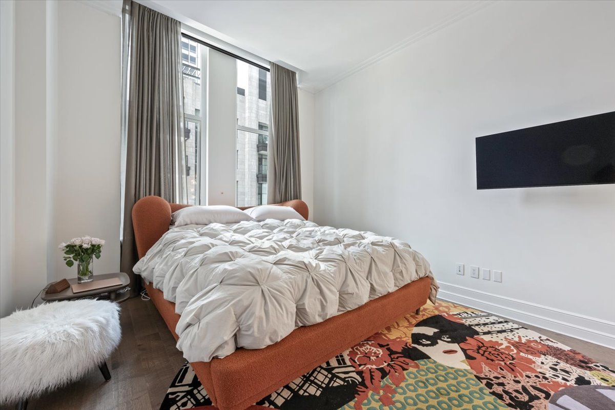 435 N Michigan Avenue Unit: 412