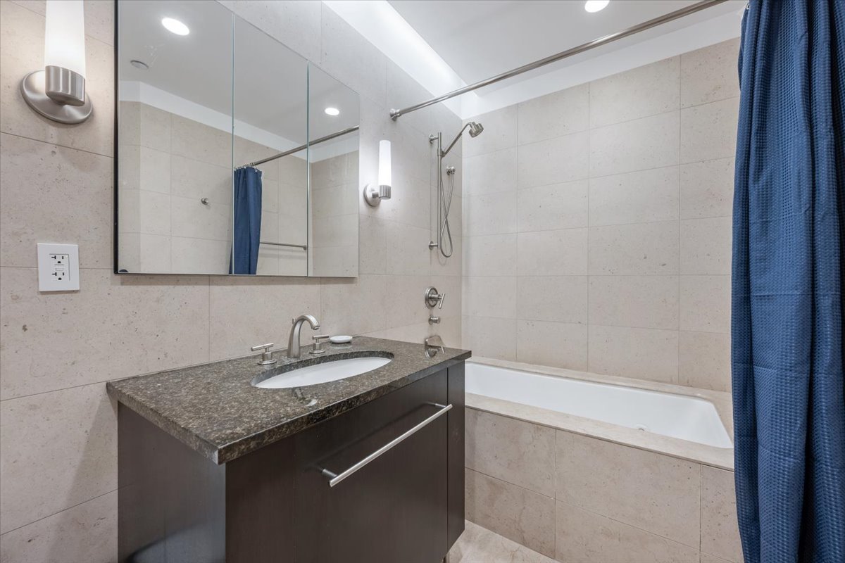 401 N Wabash Avenue Unit: 73C