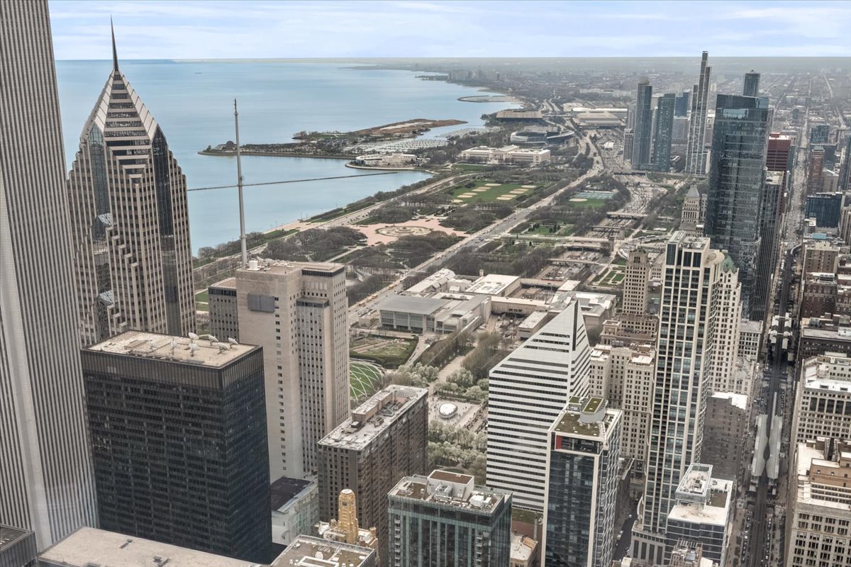 401 N wabash Avenue Unit: 74F