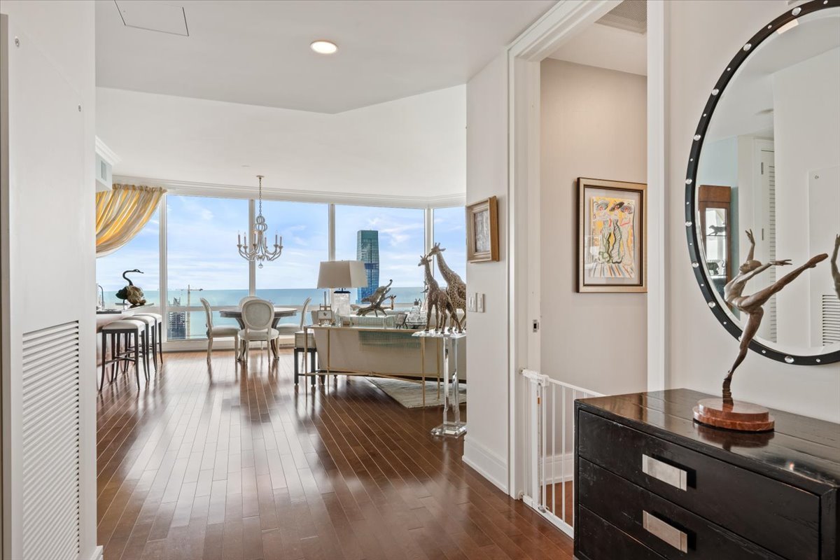 401 N wabash Avenue Unit: 74F