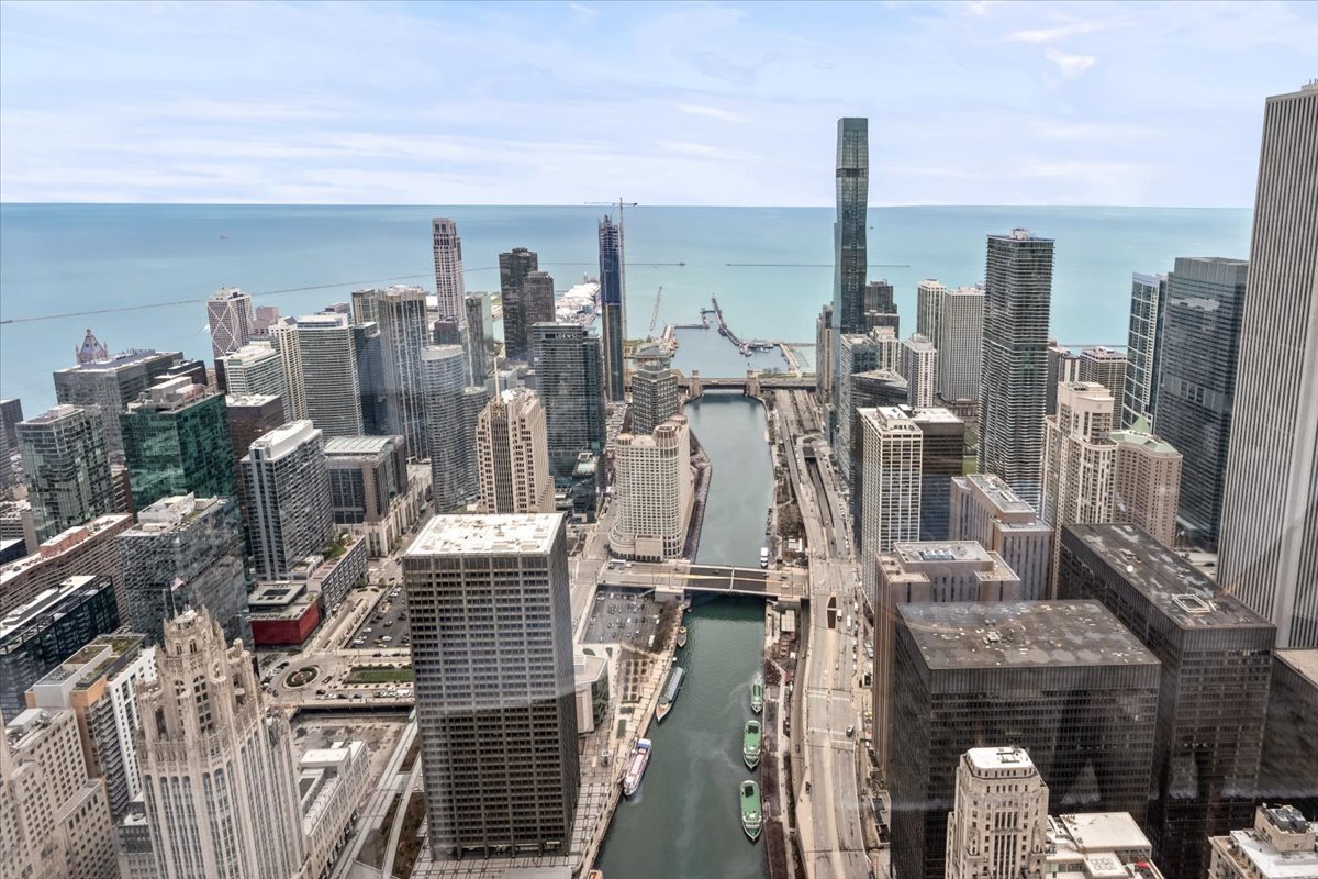 401 N wabash Avenue Unit: 74F