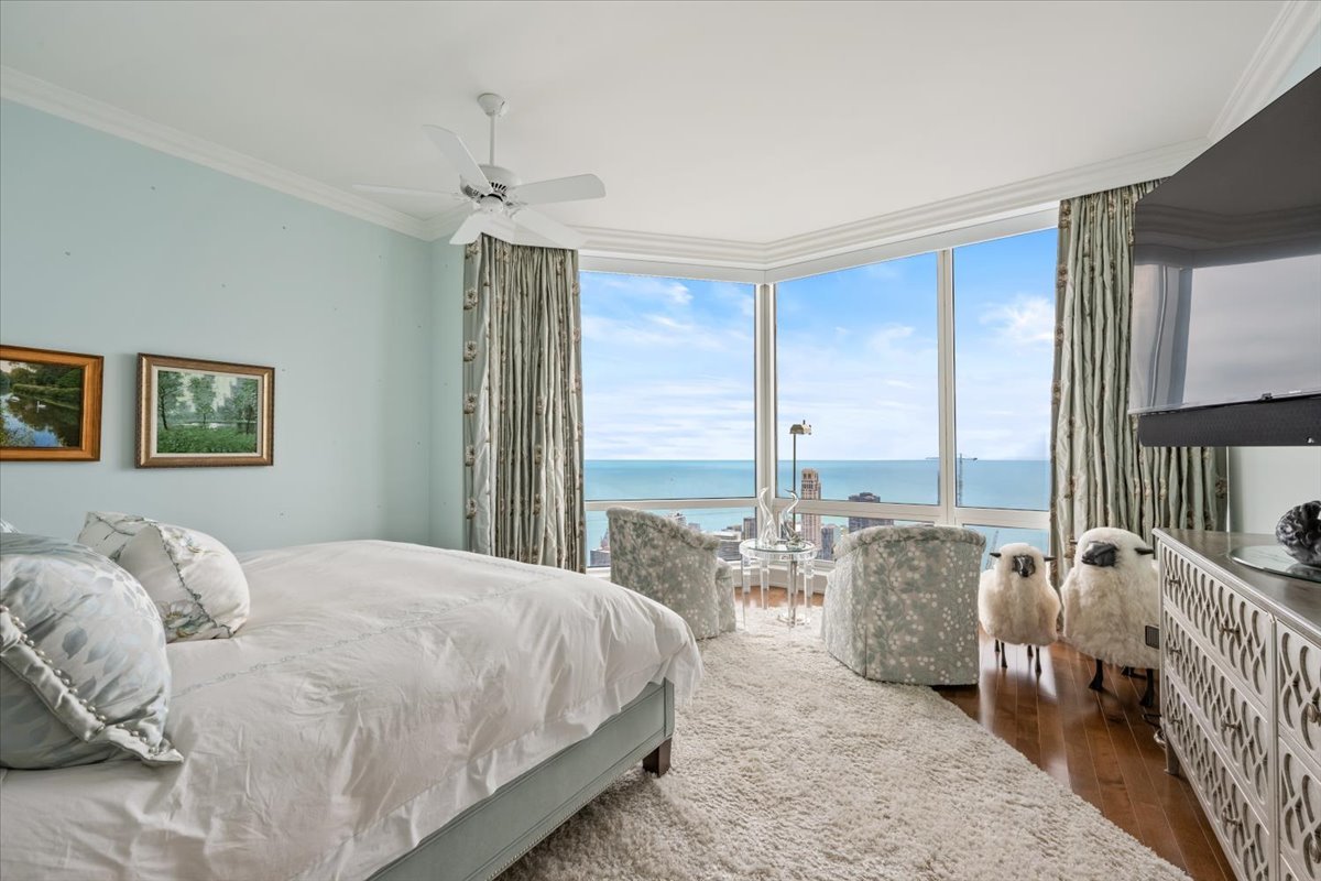 401 N wabash Avenue Unit: 74F