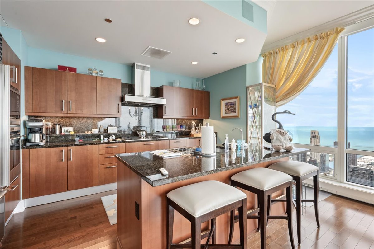 401 N wabash Avenue Unit: 74F