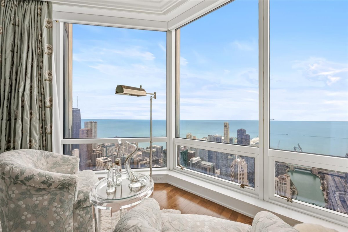 401 N wabash Avenue Unit: 74F
