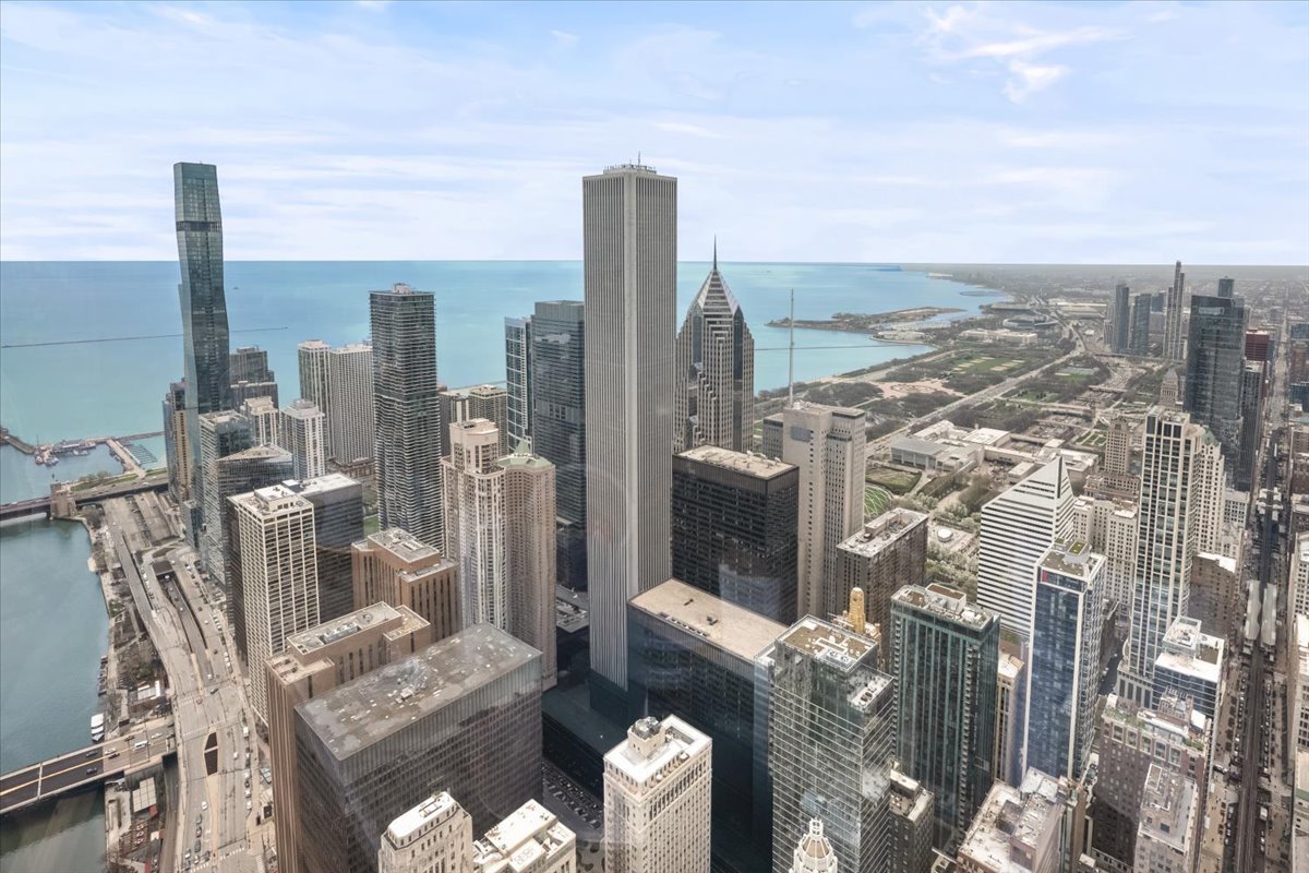 401 N wabash Avenue Unit: 74F