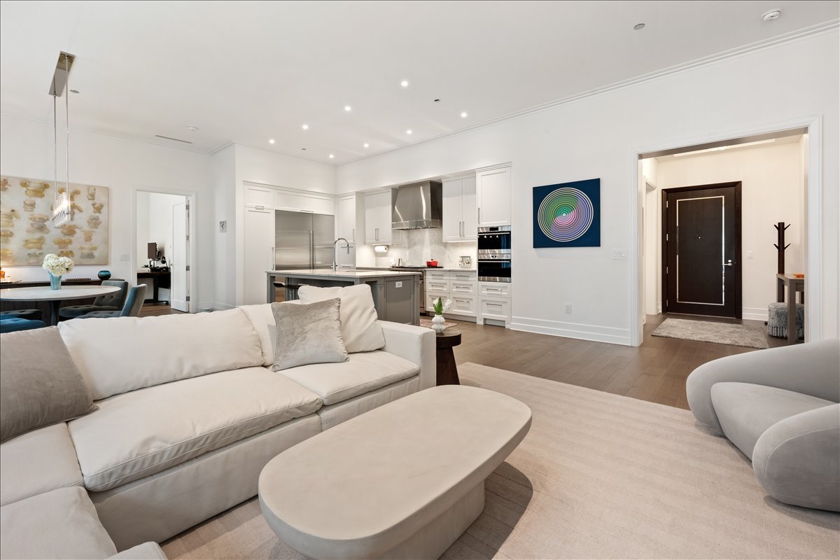 435 N Michigan Avenue Unit: 414