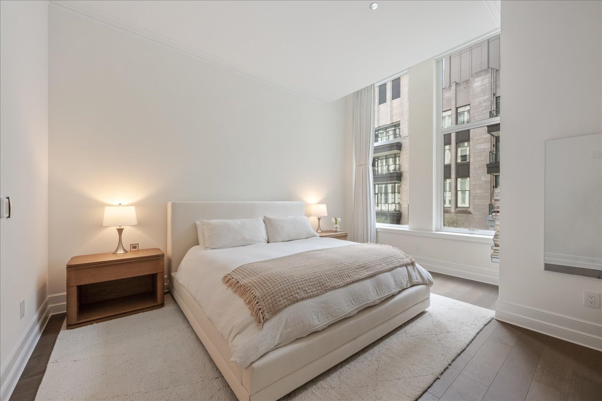 435 N Michigan Avenue Unit: 414