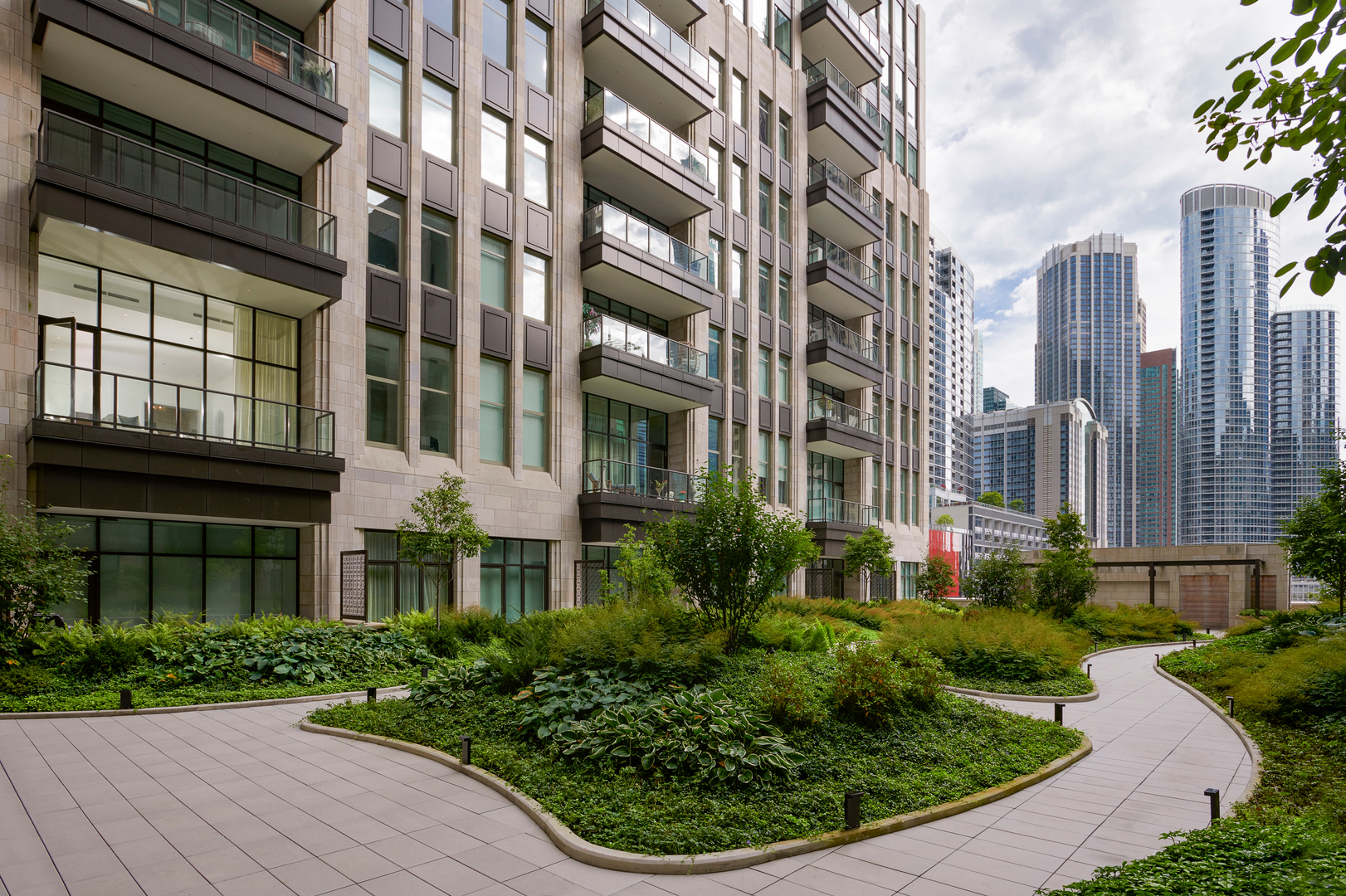 435 N Michigan Avenue Unit: 414