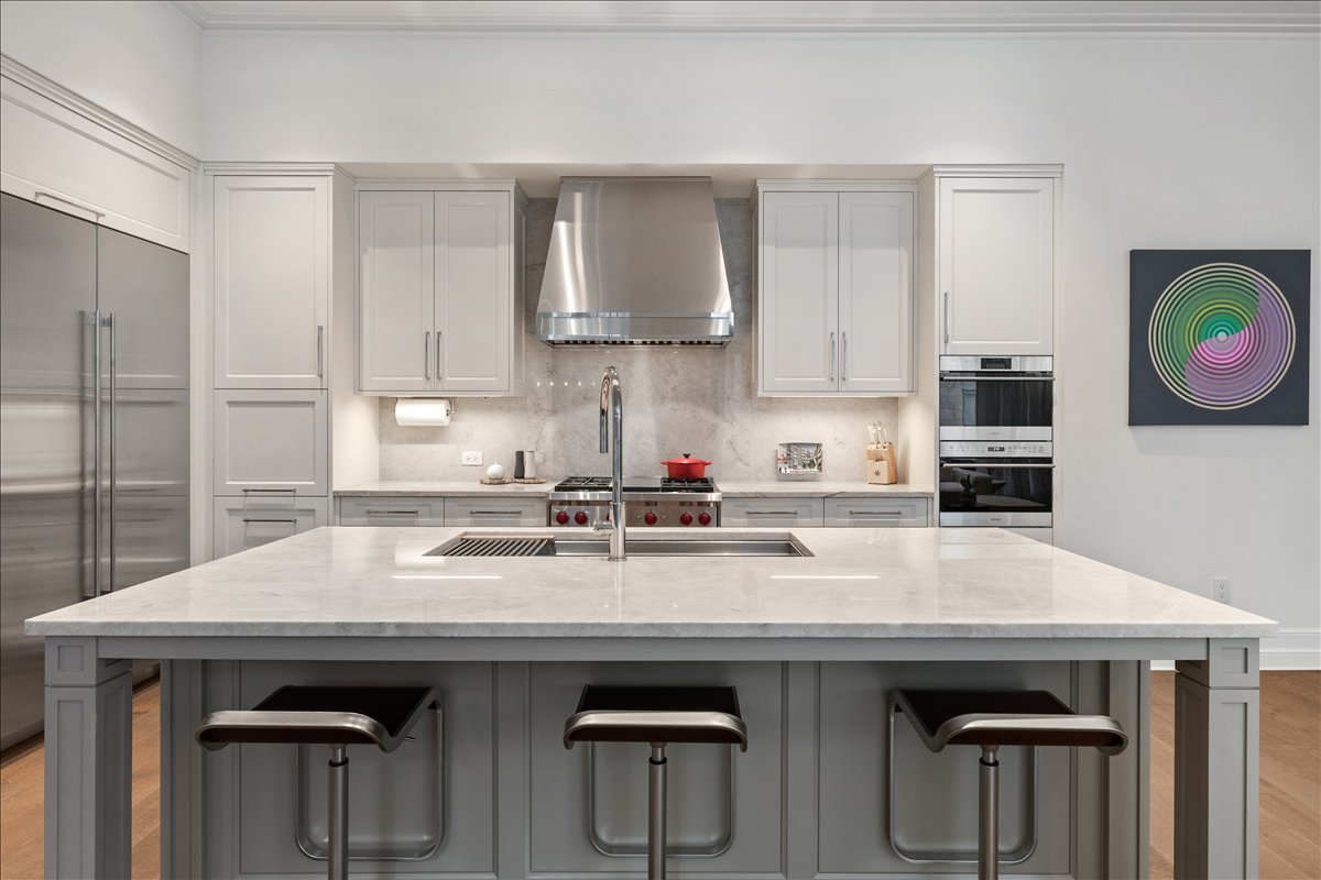 435 N Michigan Avenue Unit: 414